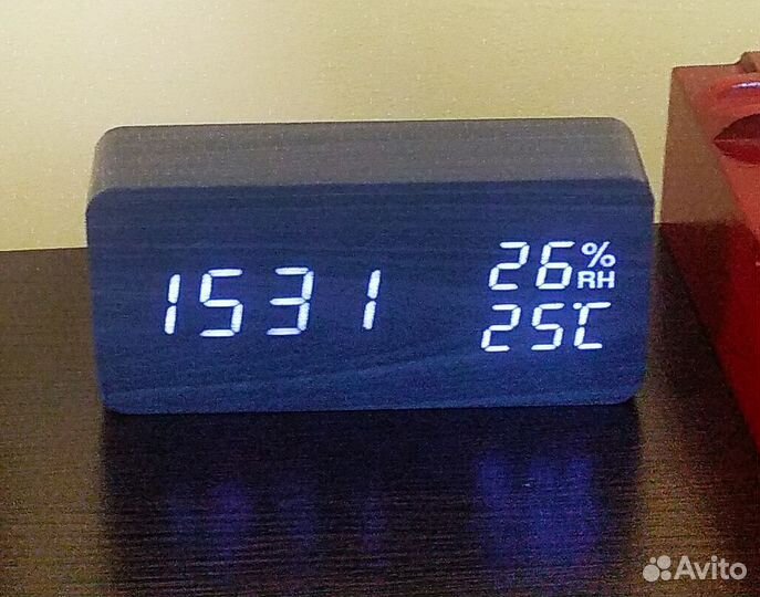 Электронные настольные часы