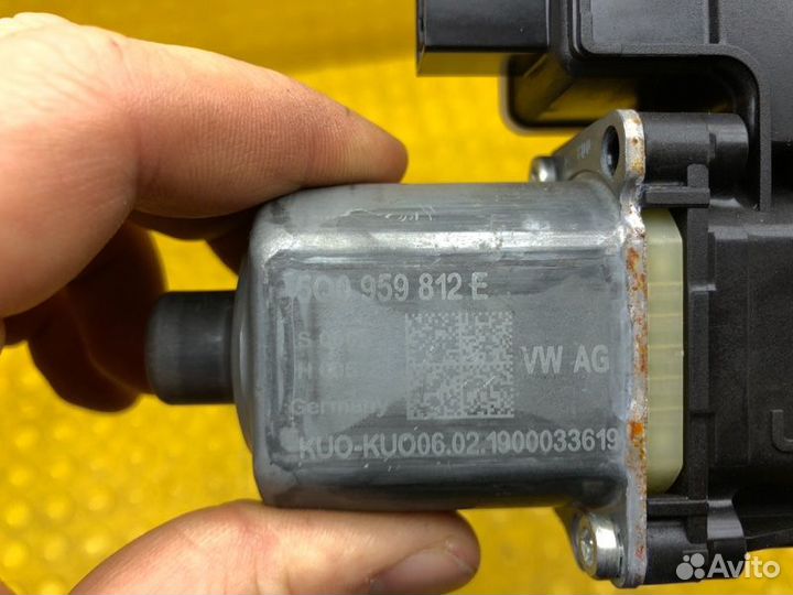 Стеклоподъемник задний правый Skoda Kodiaq dbgc