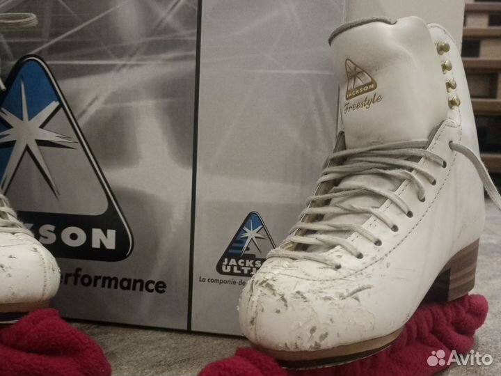 Фигурные коньки jackson