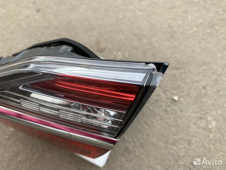 Фонарь задний внутренний правый Camry V50