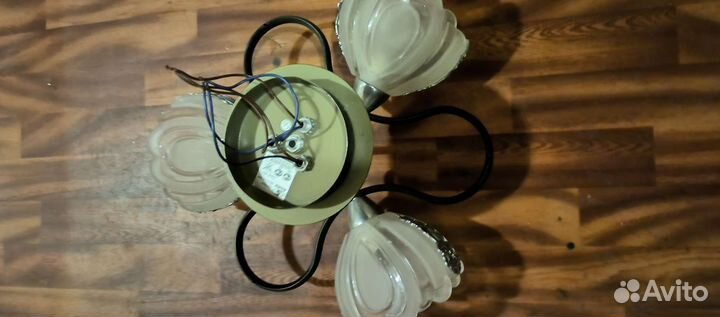 Трех рожковая винтажная люстра