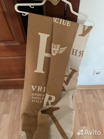 Пуховик и шарф