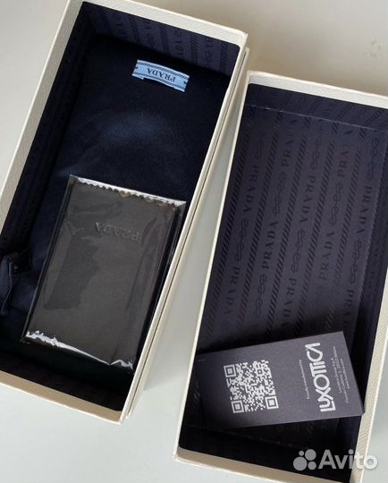 Солнцезащитные очки женские Prada