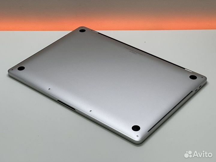 Топовый MacBook Pro 15 2019 i9/32/512/2 видео