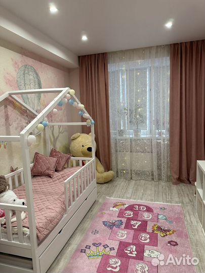 Детская кровать-домик из цельного массива