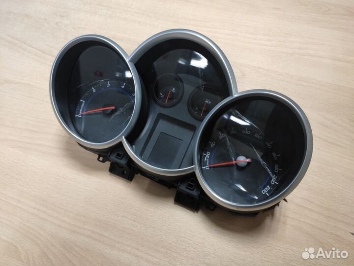 Приборная панель Chevrolet Cruze седан 1.6