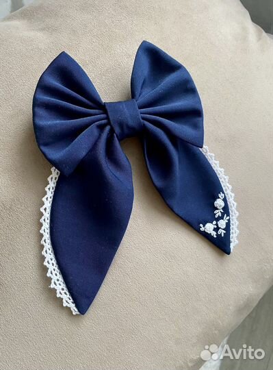 Школьный бант на заколке