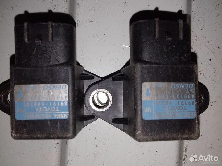 Датчик ускорения Lexus LX570