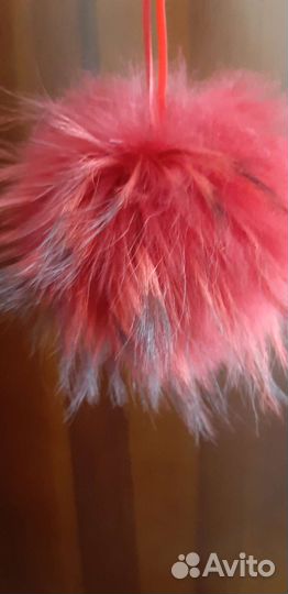 Шапка вязанная из пряжи кашемир. Помпон -песец