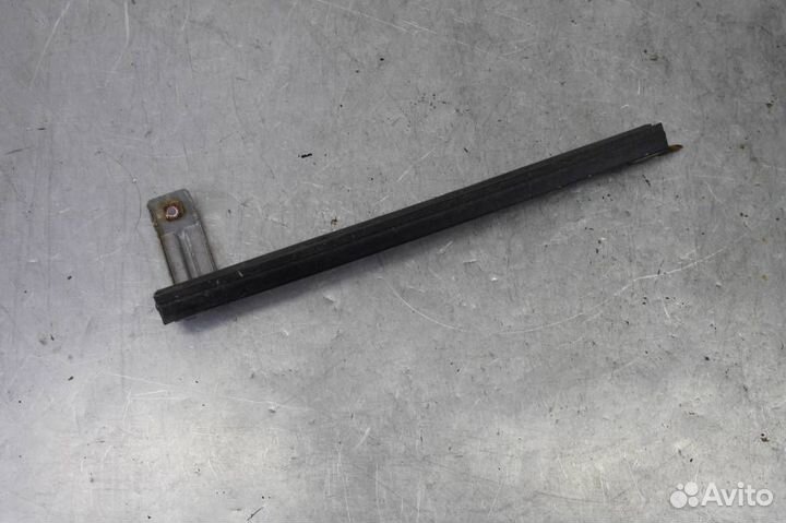 Направляющая стекла двери передней левой Nissan X