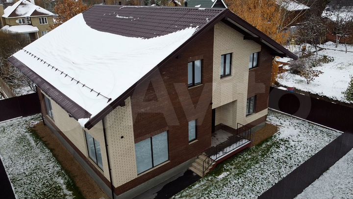 Коттедж 290 м² на участке 8 сот.