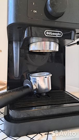 Кофеварка рожковая delonghi EC230.BK