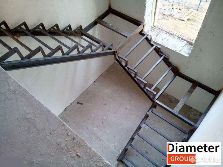 П образная лестница в дачный дом