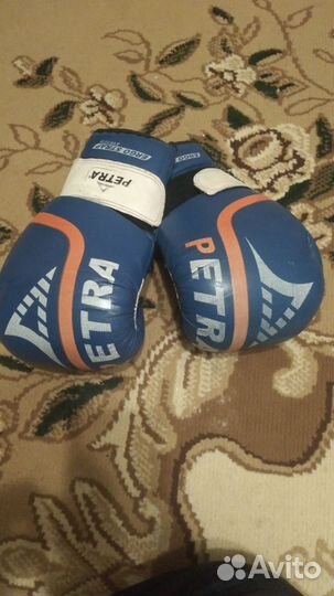 Боксерские перчатки одни новые другие б/у