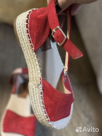 Женские босоножки