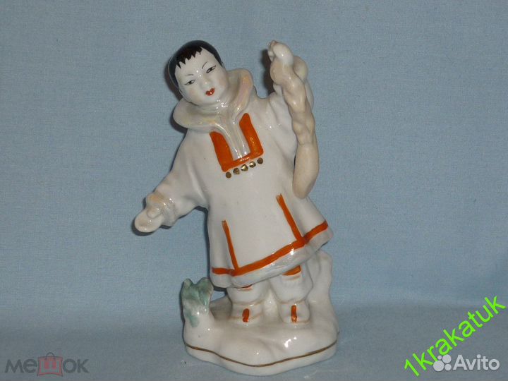 Мальчик нанаец С белкой. Дулево, дз 1950-ые годы