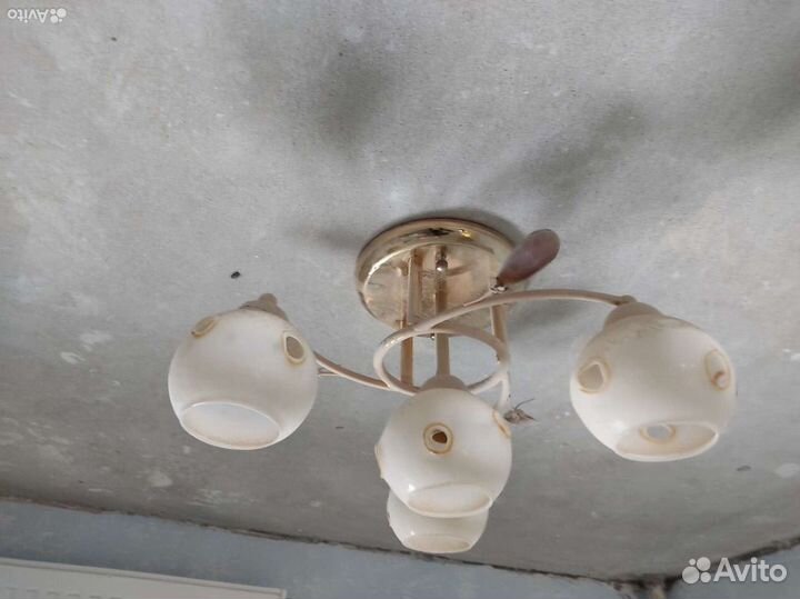 Светильник потолочный золотой