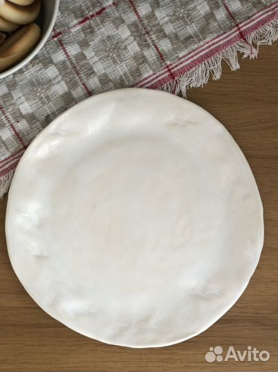 Керамическая тарелка ручной работы