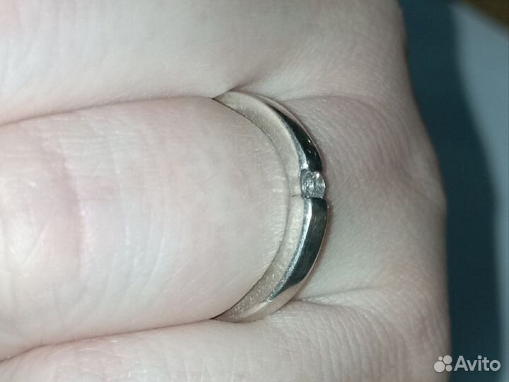 Серебряное кольцо с 1 камнем