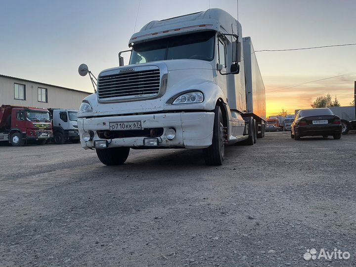 Freightliner Columbia с полуприцепом, 2001