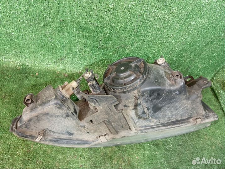 Фара левая Mitsubishi Carisma