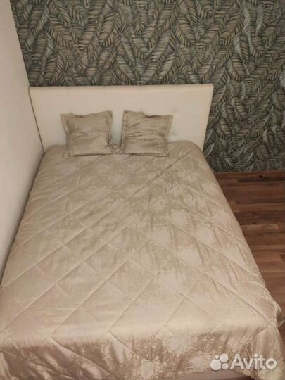 Покрывало и две наволочки для кровати