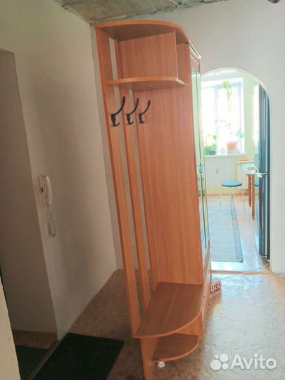 Прихожая со шкафом и зеркалом бу