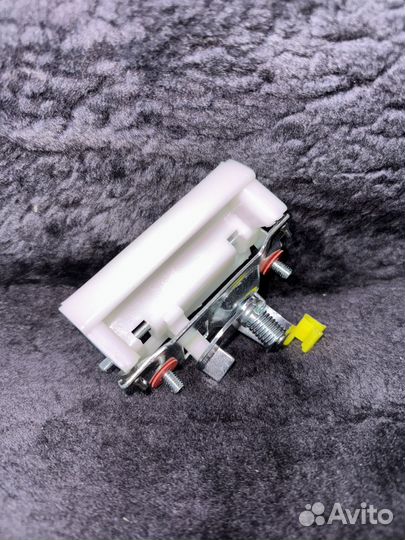 Ручка двери крышки багажника наружная Паджеро 3 4