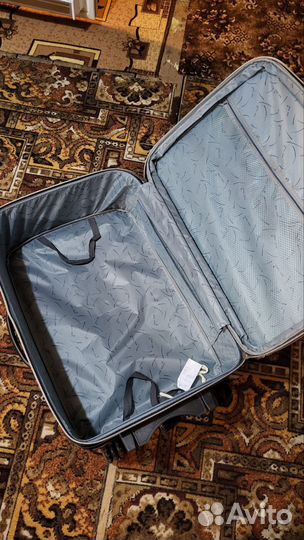 Чемодан на колесиках бу L