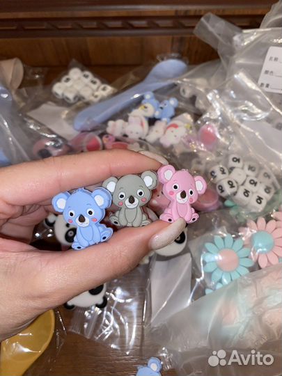 Именные держатели для пустышек