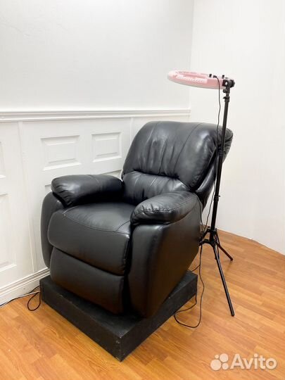 Мастер по наращиванию ресниц