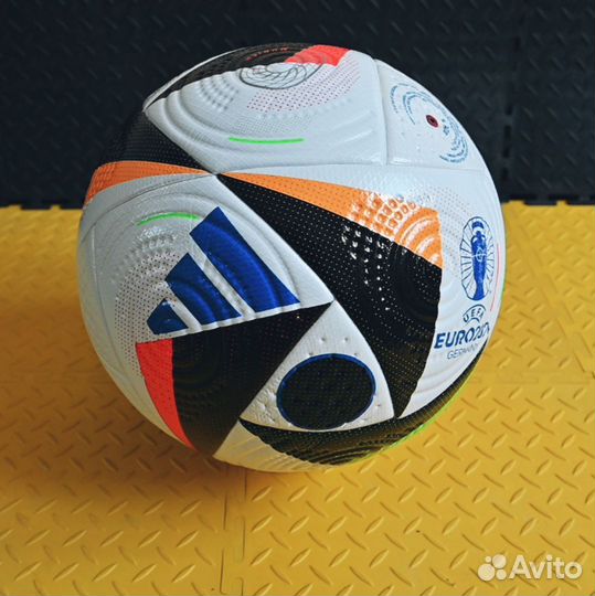 Футбольный мяч adidas новый