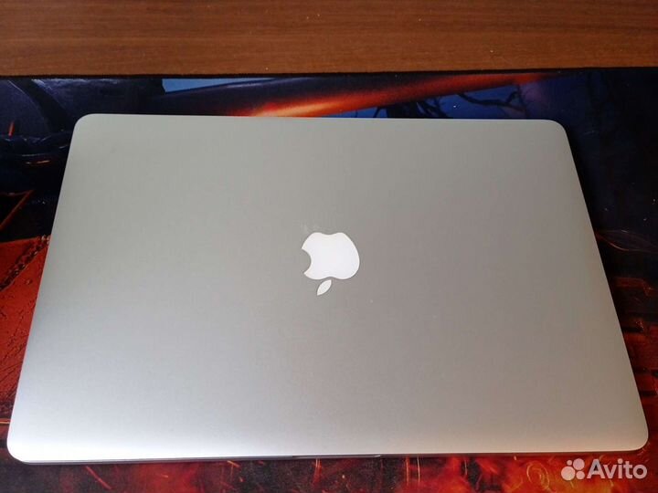 Macbook Pro 15 2015 i7 16gb 512gb r9