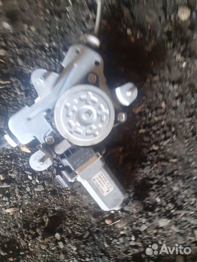 Стеклоподъемник передний правый Ссанг Енг Актион