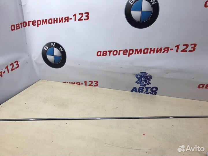 Молдинг двери передний левый Mercedes C200 W204