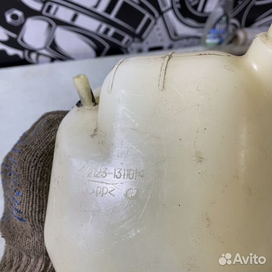 Бачки жидкости Chevrolet Niva