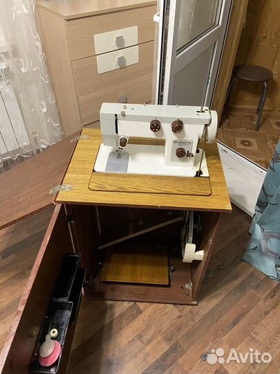 Швейная машина Чайка 143