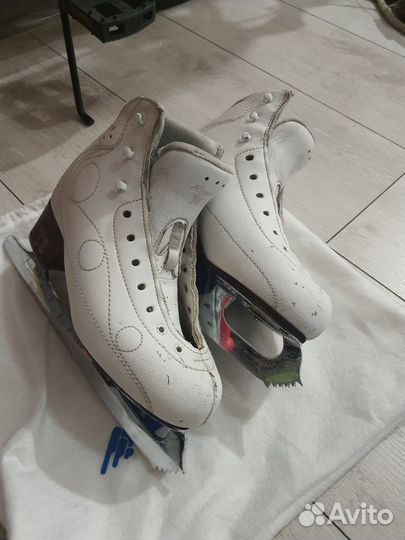 Фигурные коньки Risport Royal Pro, размер 22,5