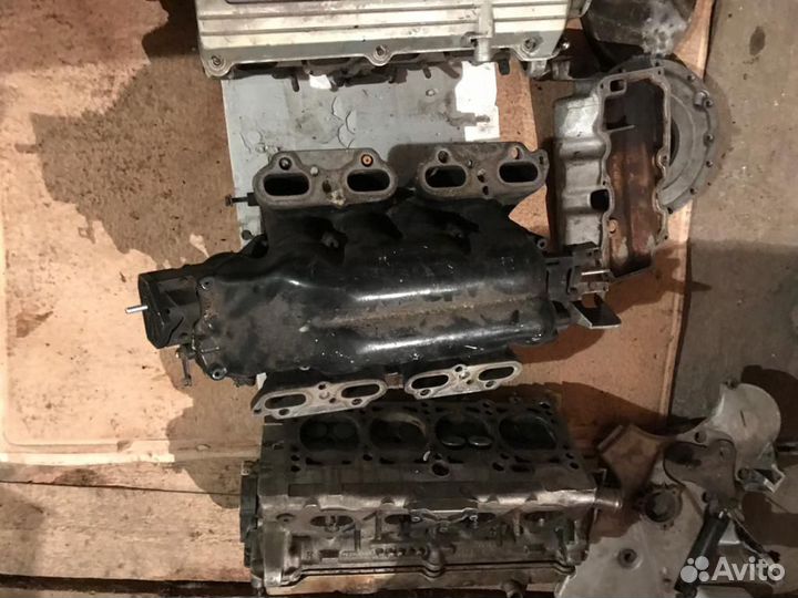 Впускной коллектор двигателя V8 d11 3.6 pt