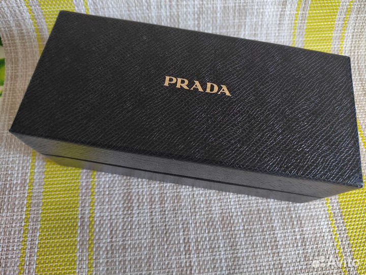 Очки Prada