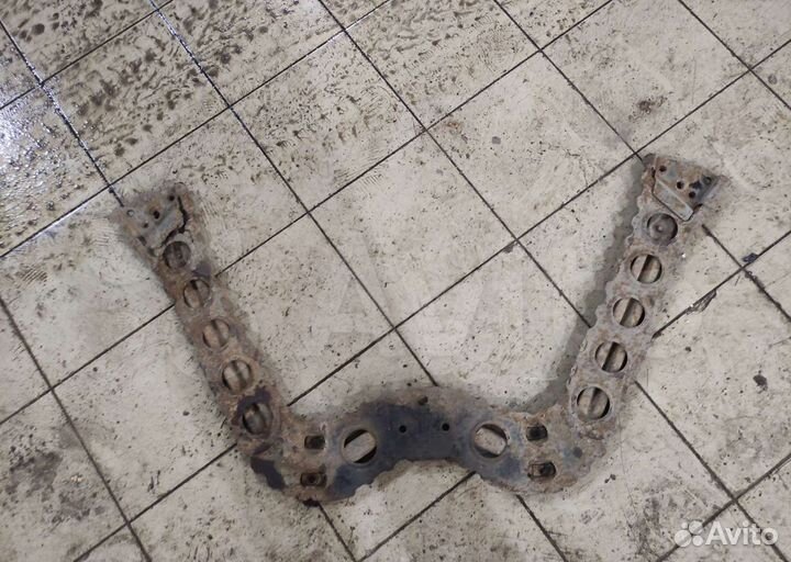 Кронштейн подрамника Infiniti FX35 FX45 s50