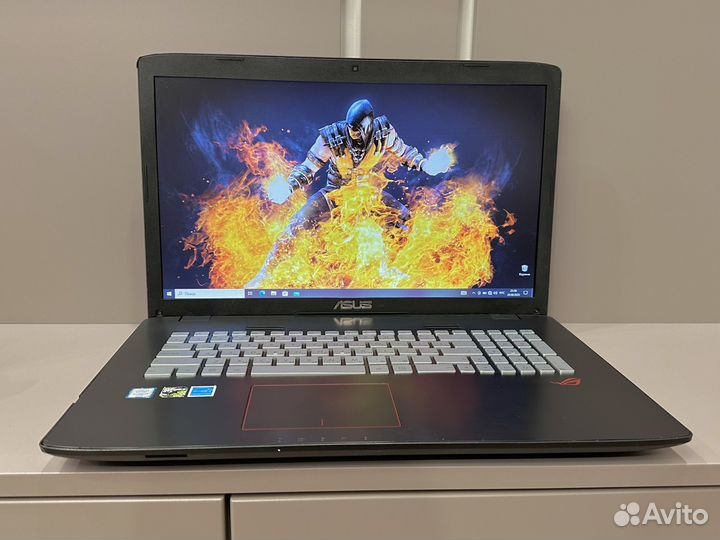 Asus 17.3/i7 8cpu/8gb/ssd+1tb