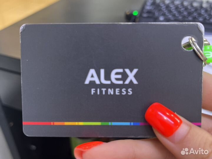 Абонемент в фитнес клуб с бассейном