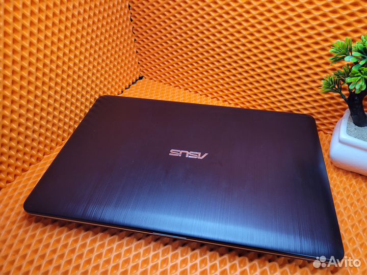 Ноутбук Asus i5-7200u/DDR4 12gb/GT920MX