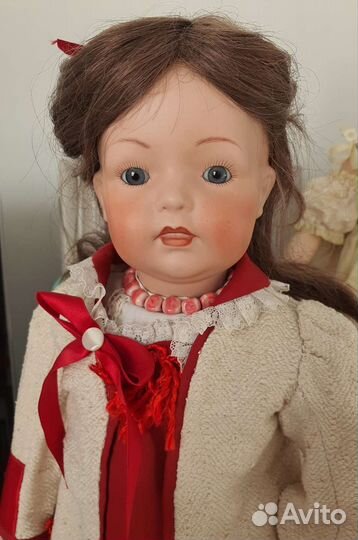 Кукла фарфоровая