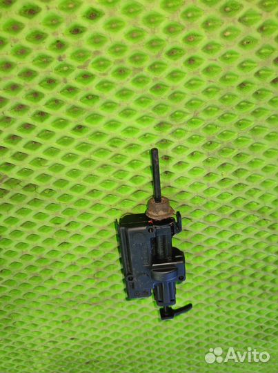 Активатор замка крышки бензобака Меган 2