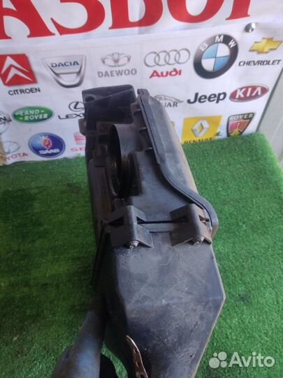 Корпус воздушного фильтра Renault Laguna 1.8 F4P