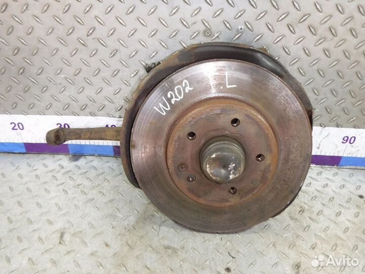 Кулак передний левый Mercedes W202