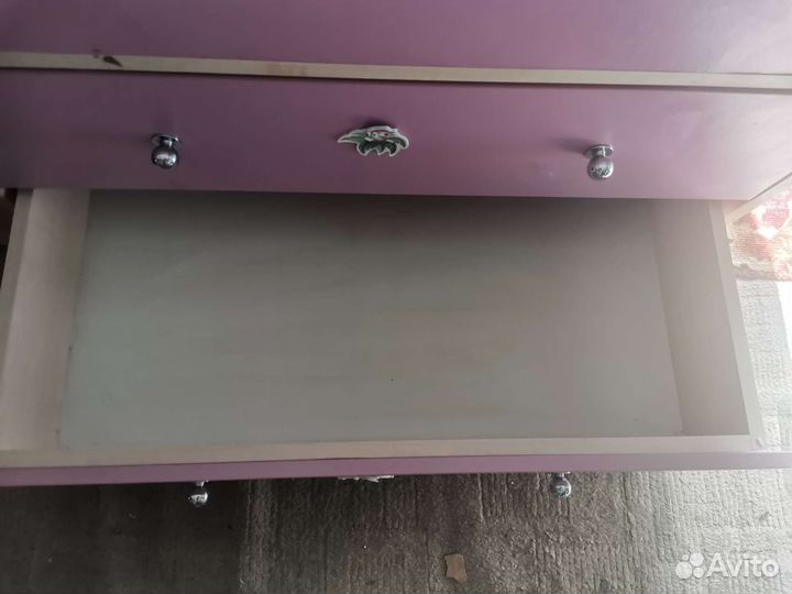 Кровать с выдвижными ящиками