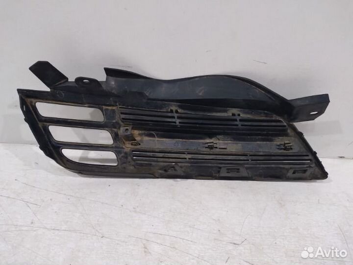 Решетка радиатора передняя левая Nissan Micra K12